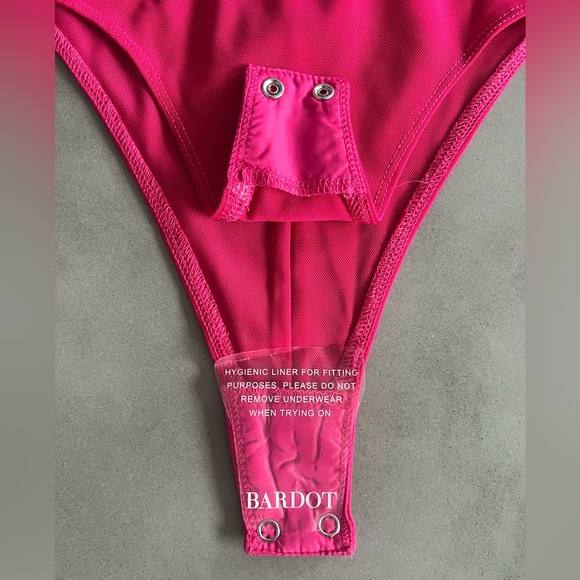 Bardot Oskar Lace Bodysuit in Hot Pink in XL - Picture 6 of 10